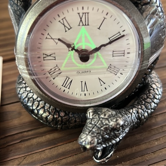 NWT HARRY POTTER GLOW IN THE DARK CLOCK💗💗💗SOLD OUT💗PRICE FIRM💗 - Picture 5 of 8